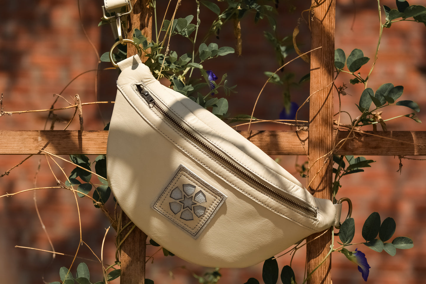 Fanny Pack white