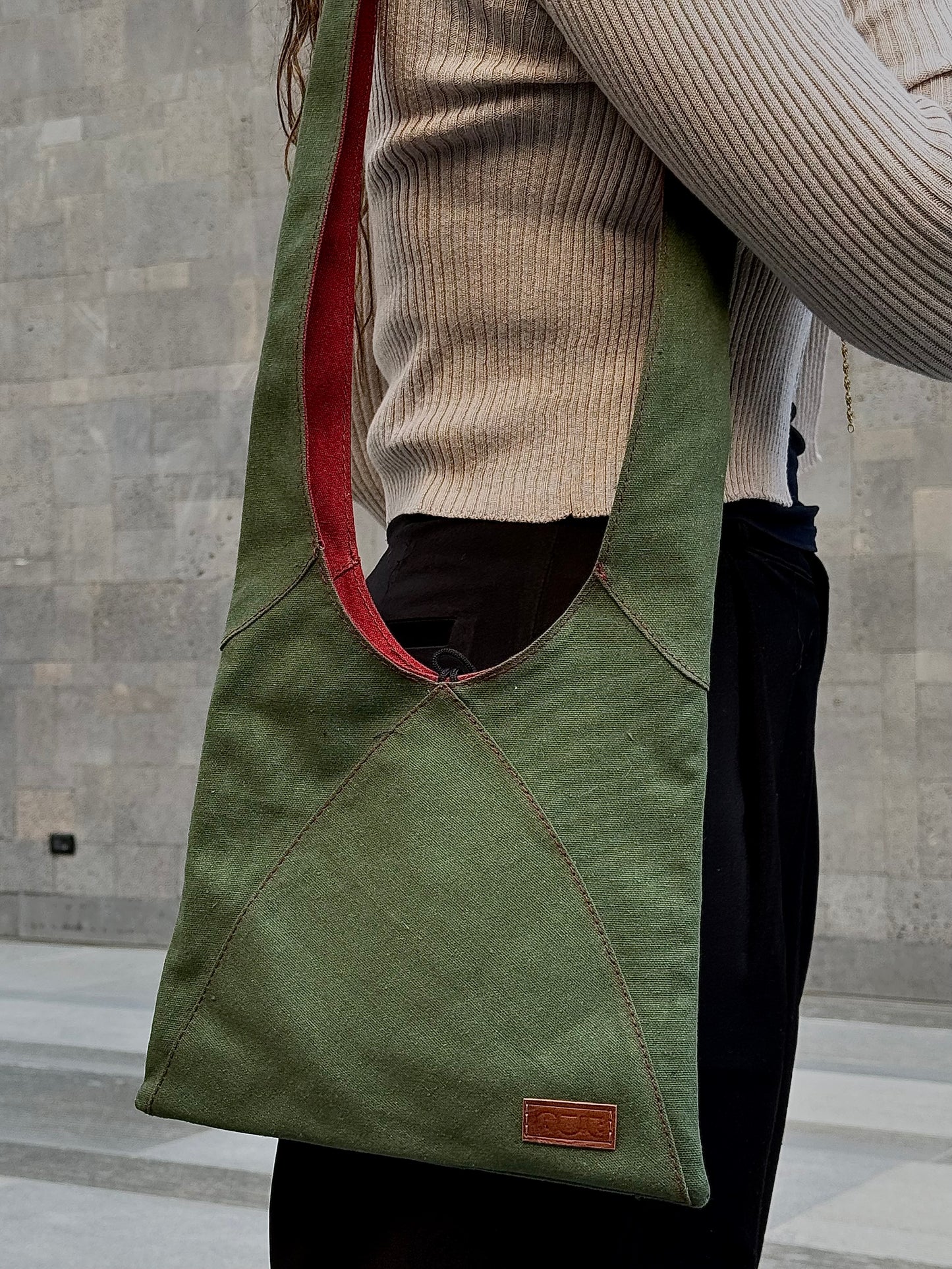 Chameleon Bag - Olive/ Red